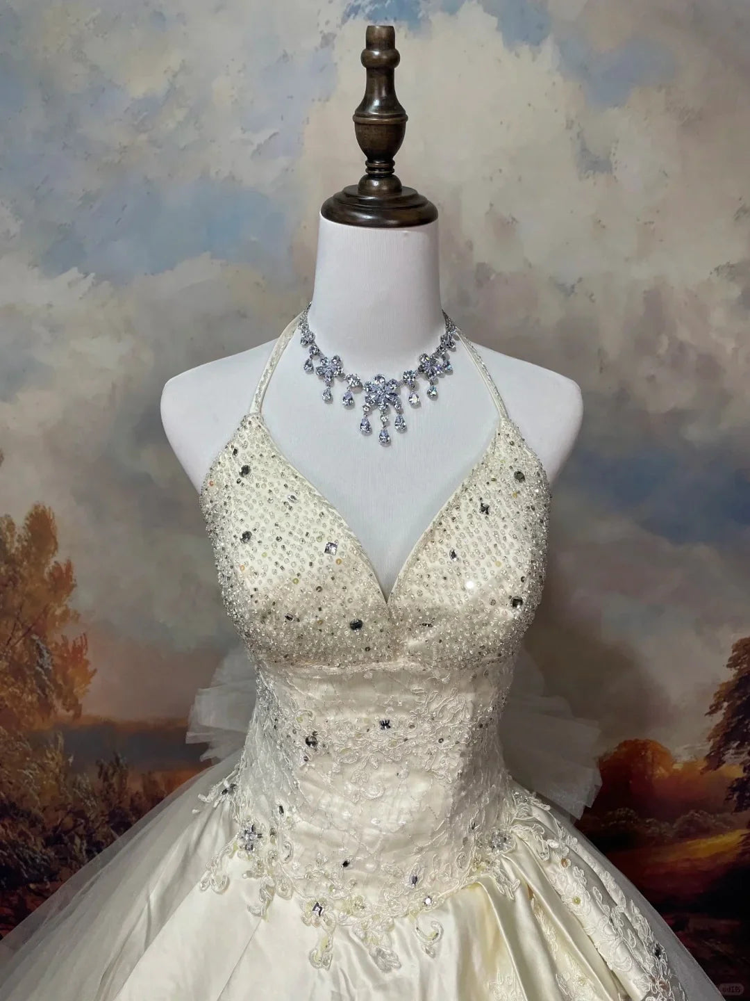 A Line Tulle Lace V Neck Spaghetti Straps Wedding Dresses Sleeveless Party Gowns With Beaded