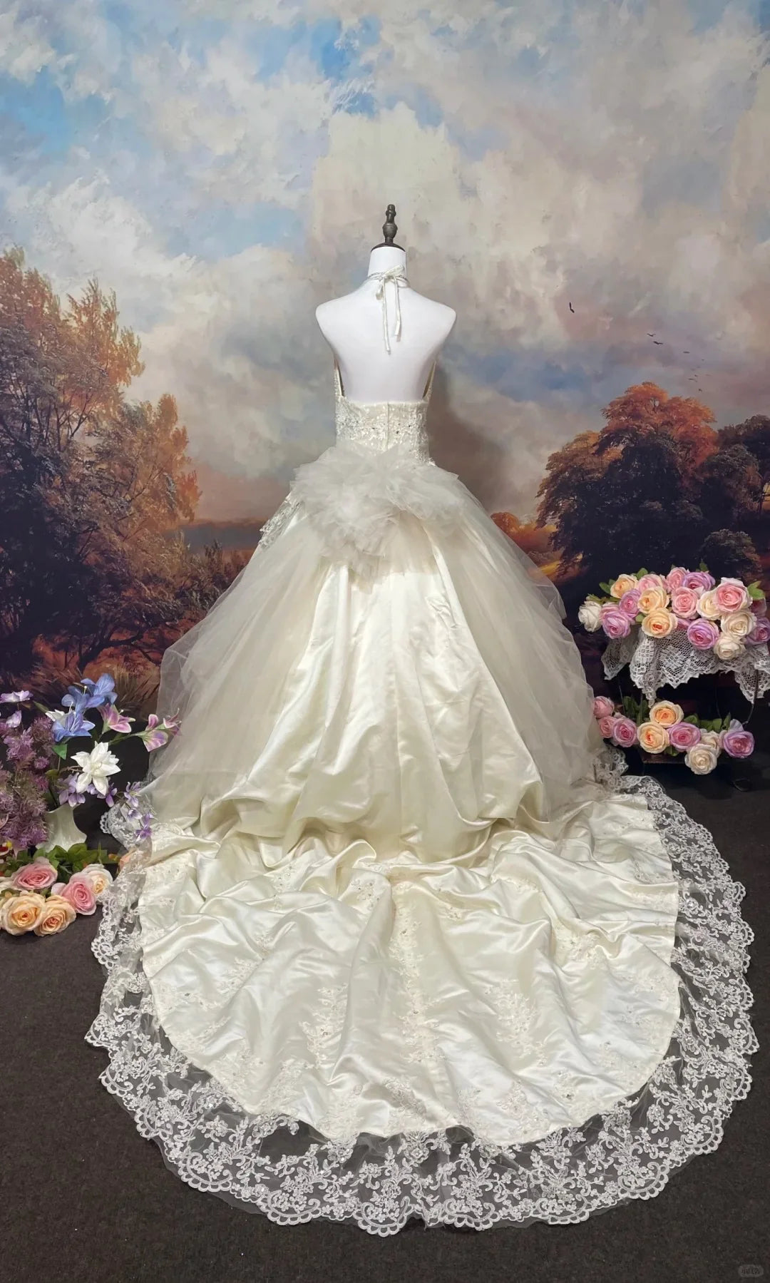 A Line Tulle Lace V Neck Spaghetti Straps Wedding Dresses Sleeveless Party Gowns With Beaded