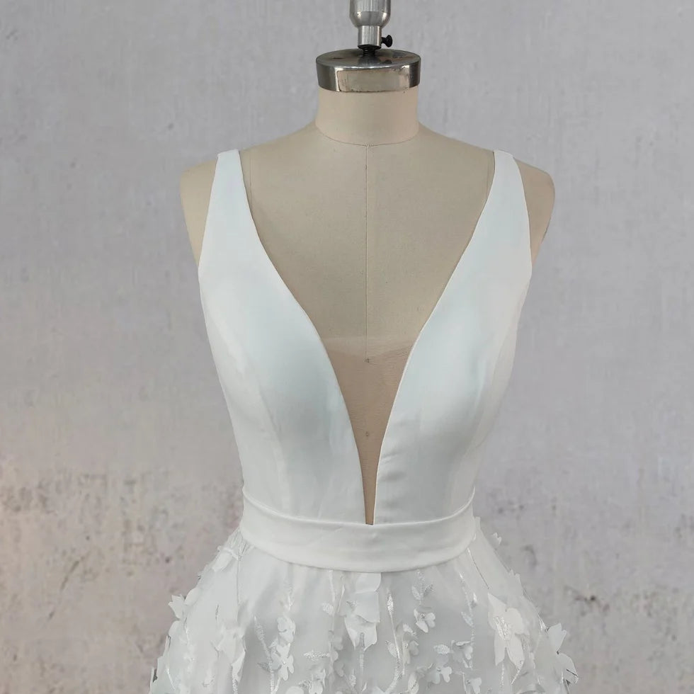 A Line White Tulle Lace V Neck Sleeveless Flowers Sweep Train Wedding Dresses With Beaded