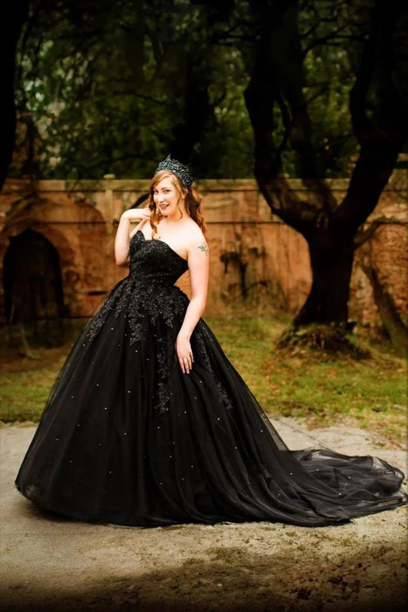 Ball Gown Black Tulle Crystals Appliques Beaded Sweetheart Long Wedding Dresses With Cape