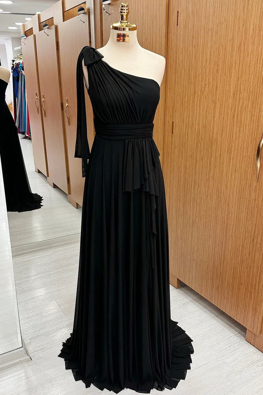 Black Chiffon One-Shoulder Bow Strap A-Line Bridesmaid Dresses