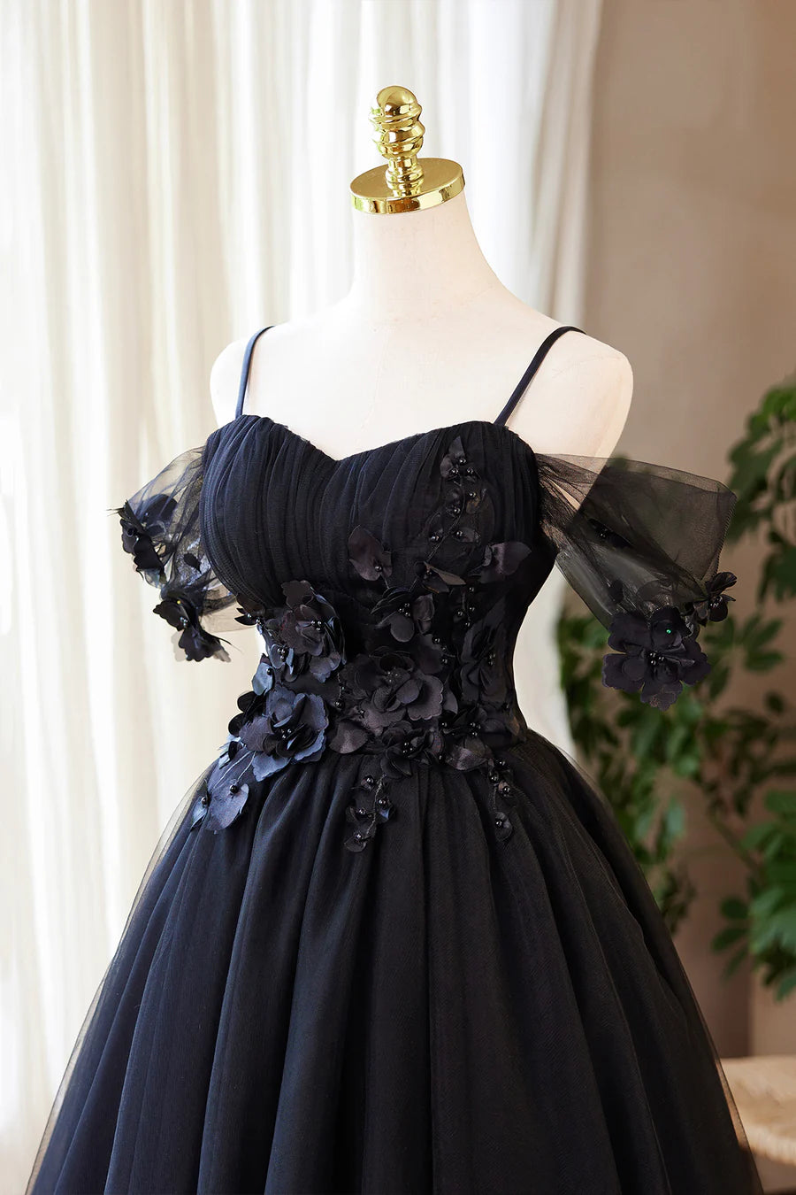 Black Tulle Flowers V Neck Spaghetti Straps Short Prom Dress Black A-line Evening Party Dress