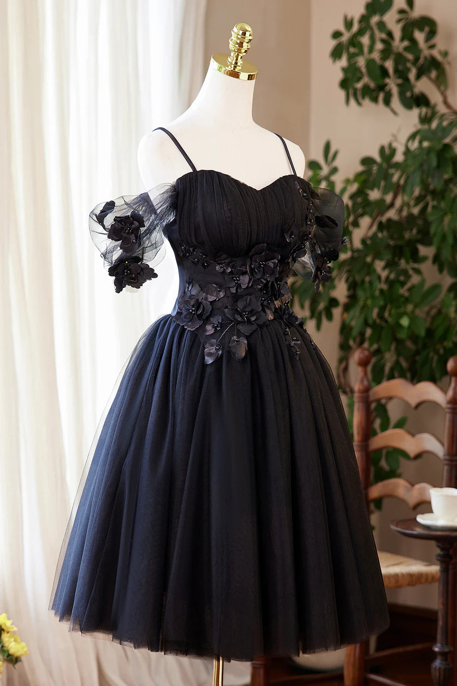 Black Tulle Flowers V Neck Spaghetti Straps Short Prom Dress Black A-line Evening Party Dress