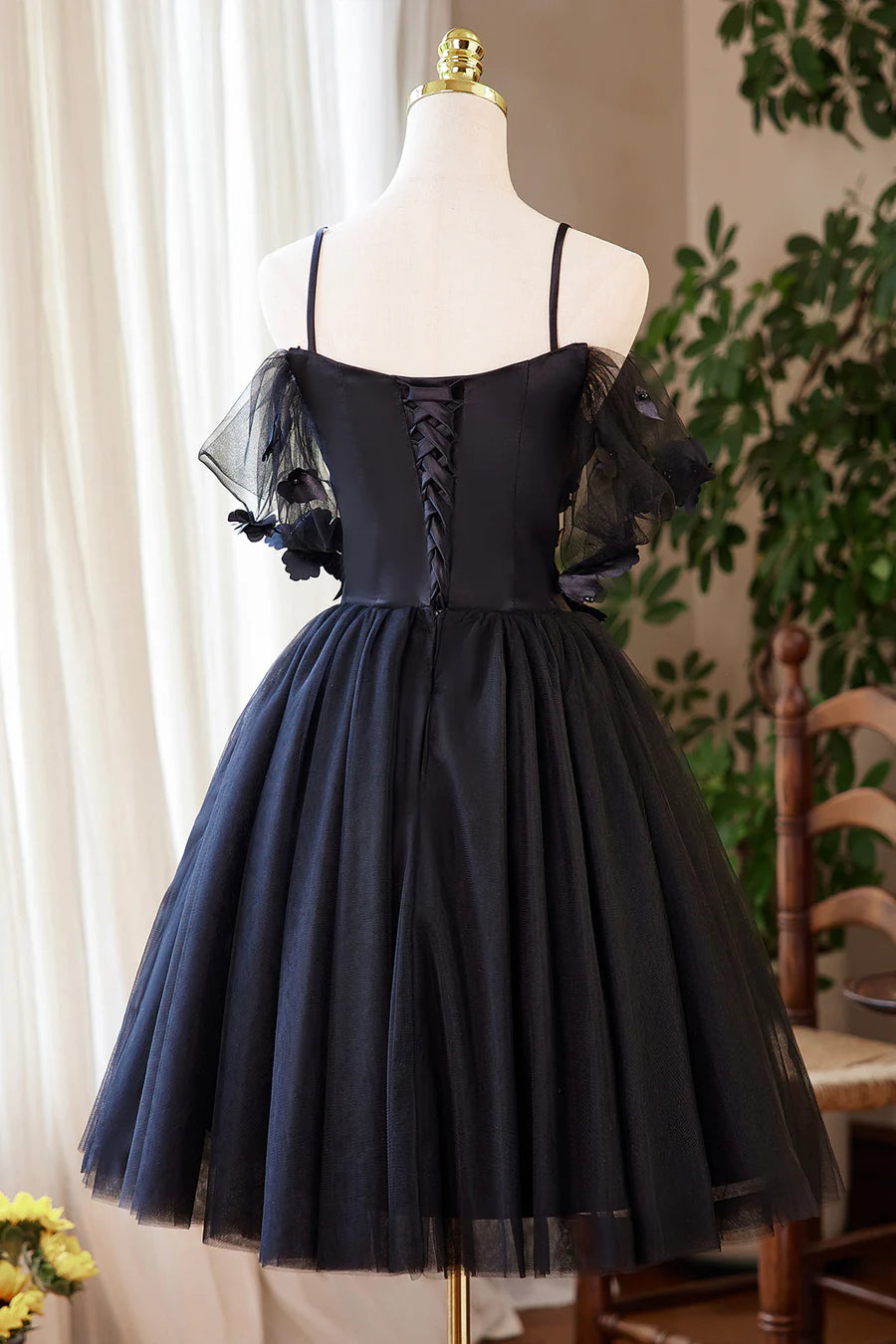 Black Tulle Flowers V Neck Spaghetti Straps Short Prom Dress Black A-line Evening Party Dress