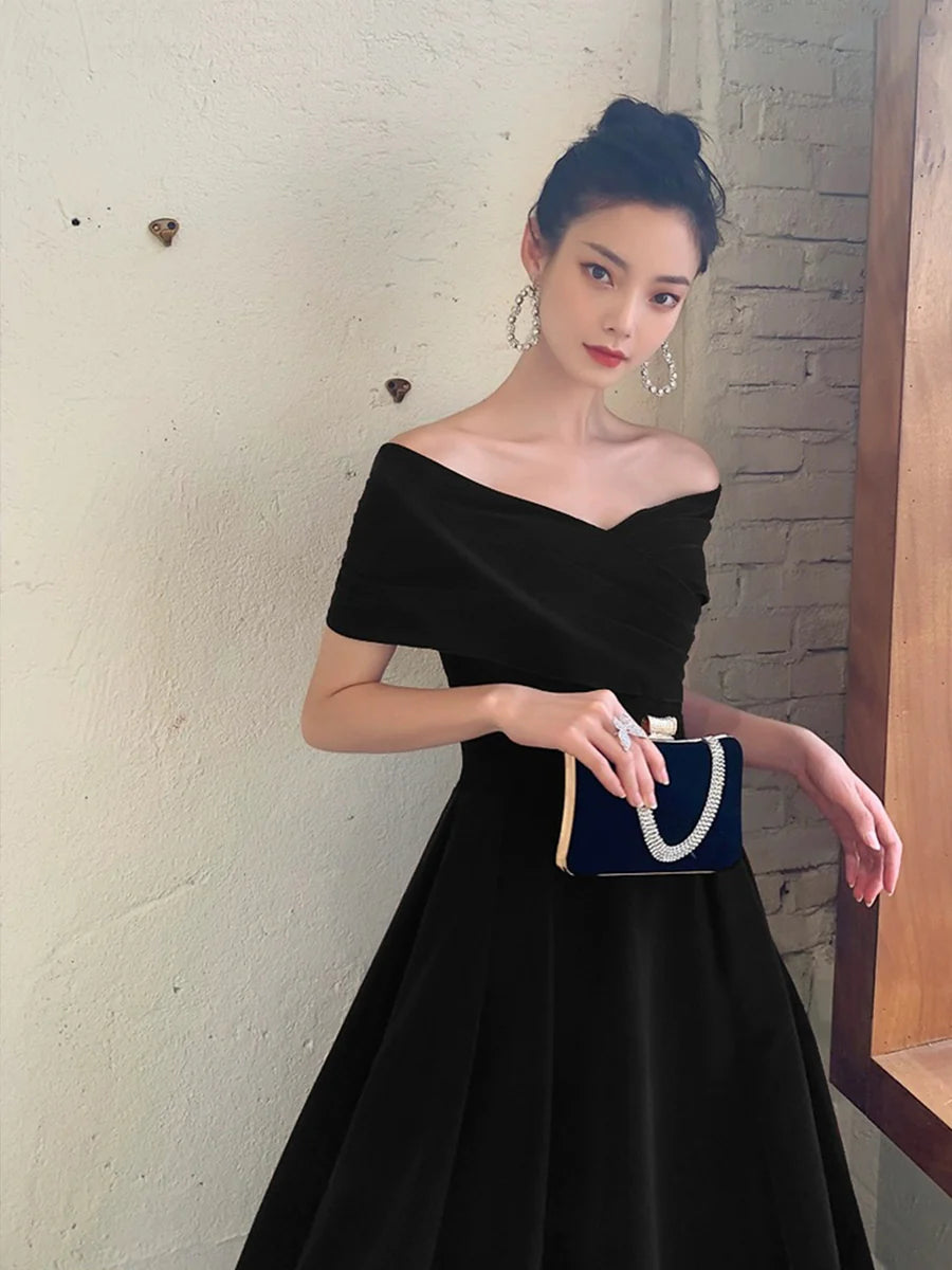 Black Velvet V-Neck A-line Knee Length Prom Dress Evening Party Dress