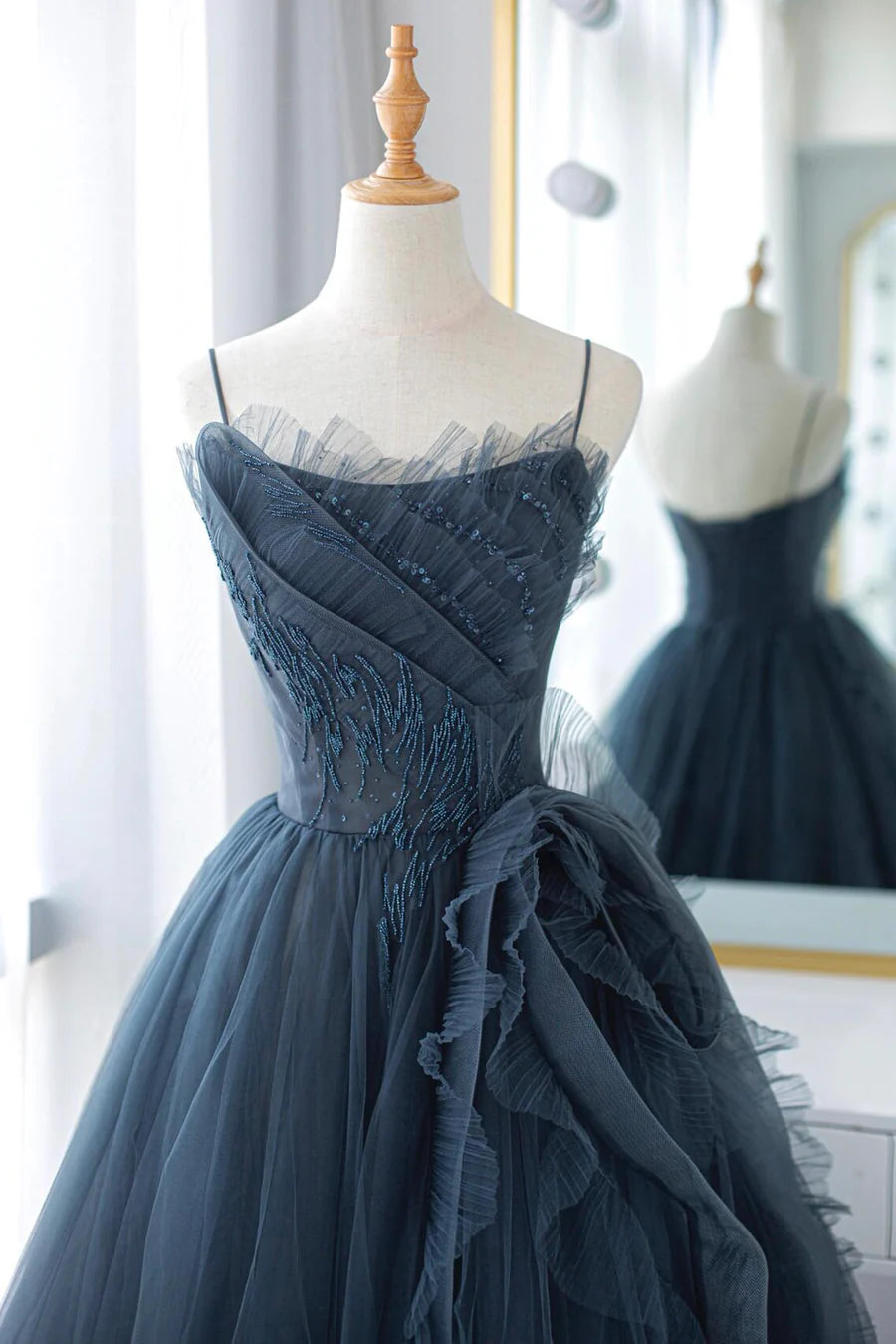 Blue Tulle With Applique Spaghetti Strap Long A-Line Prom Dress Backless Party Dress