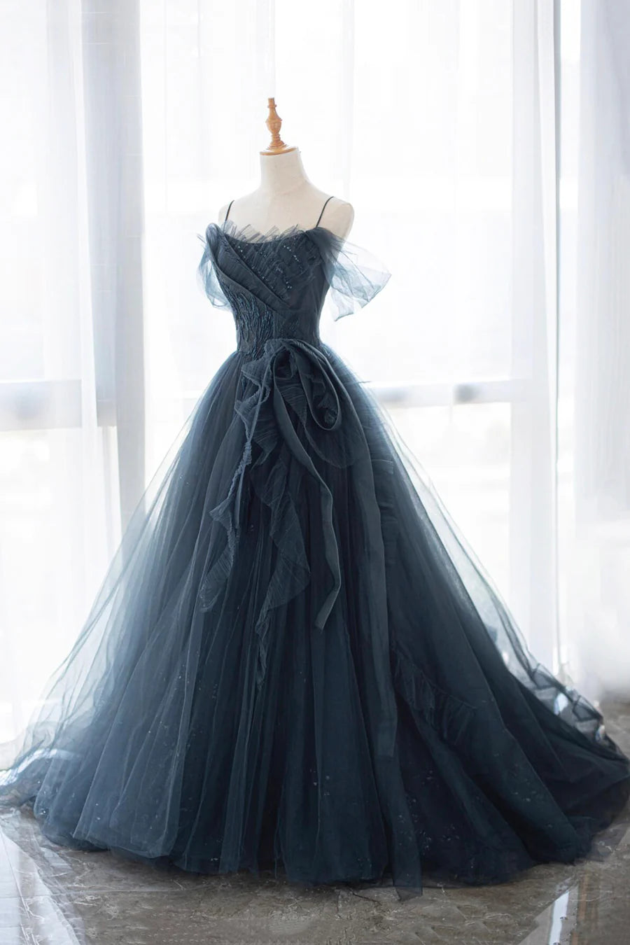 Blue Tulle With Applique Spaghetti Strap Long A-Line Prom Dress Backless Party Dress