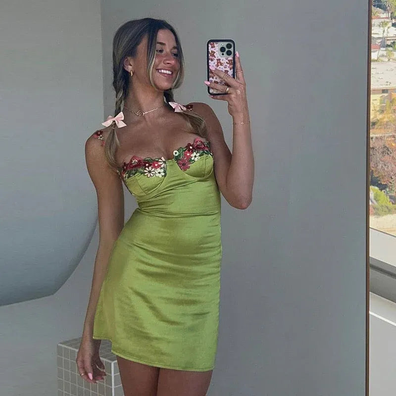 Bodycon Sweetheart Floral Embellished Ruched Satin Green Mini Homecoming Dress