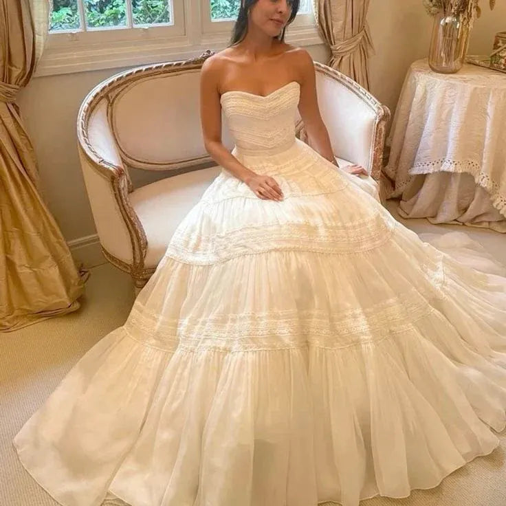Vintage Bohemian A-Line Sweetheart Strapless Tiered Lace White Train Wedding Dress