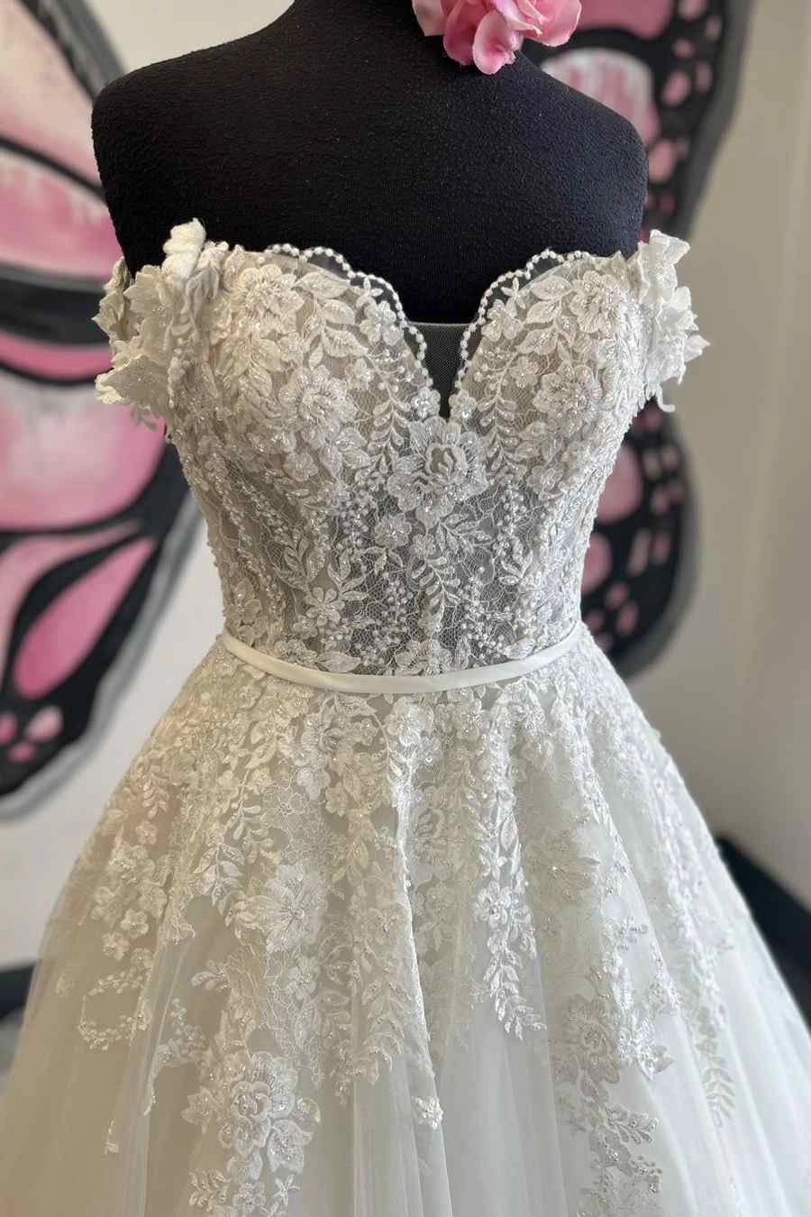 Bohemian Satin Floral Lace A-Line Strapless Sweetheart Sleeveless Wedding Dress With Train