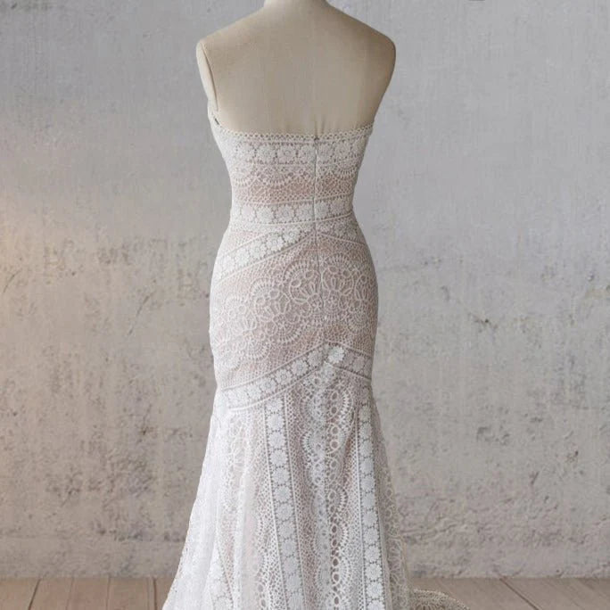 Bohemian Vintage White Lace Strapless Mermaid Sweep Train Wedding Dress With Tassel