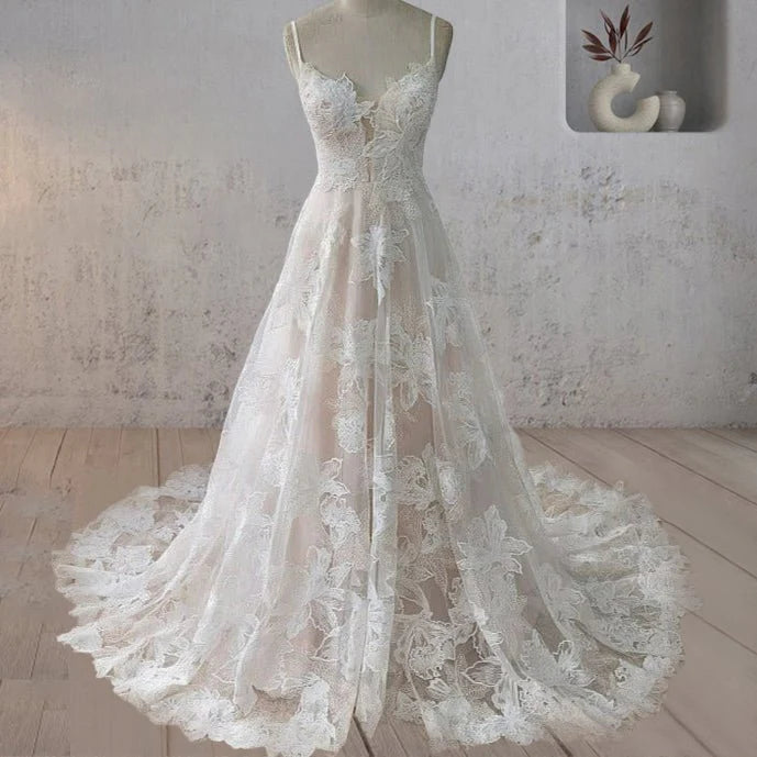 Boho A-Line White Lace Appliques Spaghetti Strap Sleeveless Wedding Dress With Sweep Train