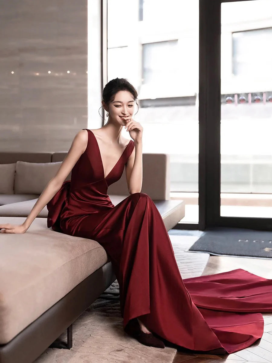 Burgundy Satin V-Neck Bow Long Prom Dress Elegant Backless Evening Party Dress With Sweep Train
