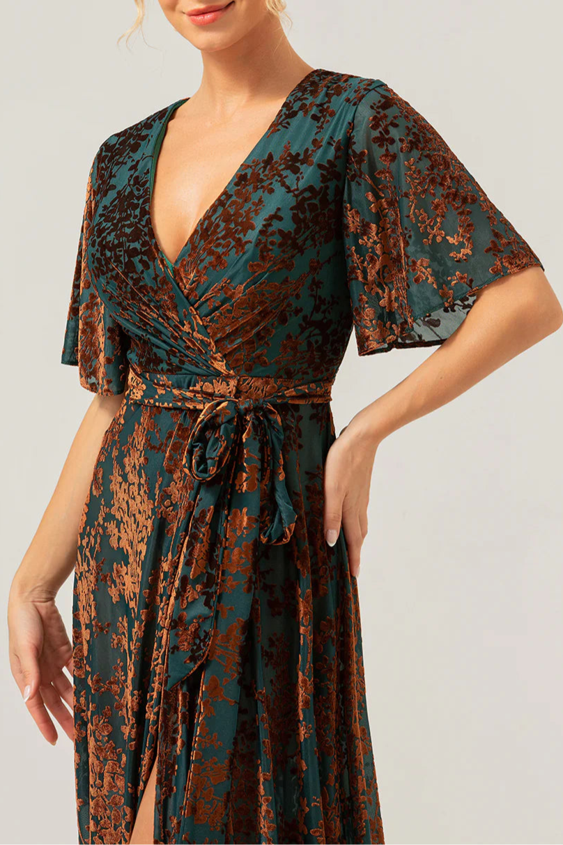 Burgundy Velvet Burnout V Neck A Line Long Mother of the Bride Dresses With Short Sleeves