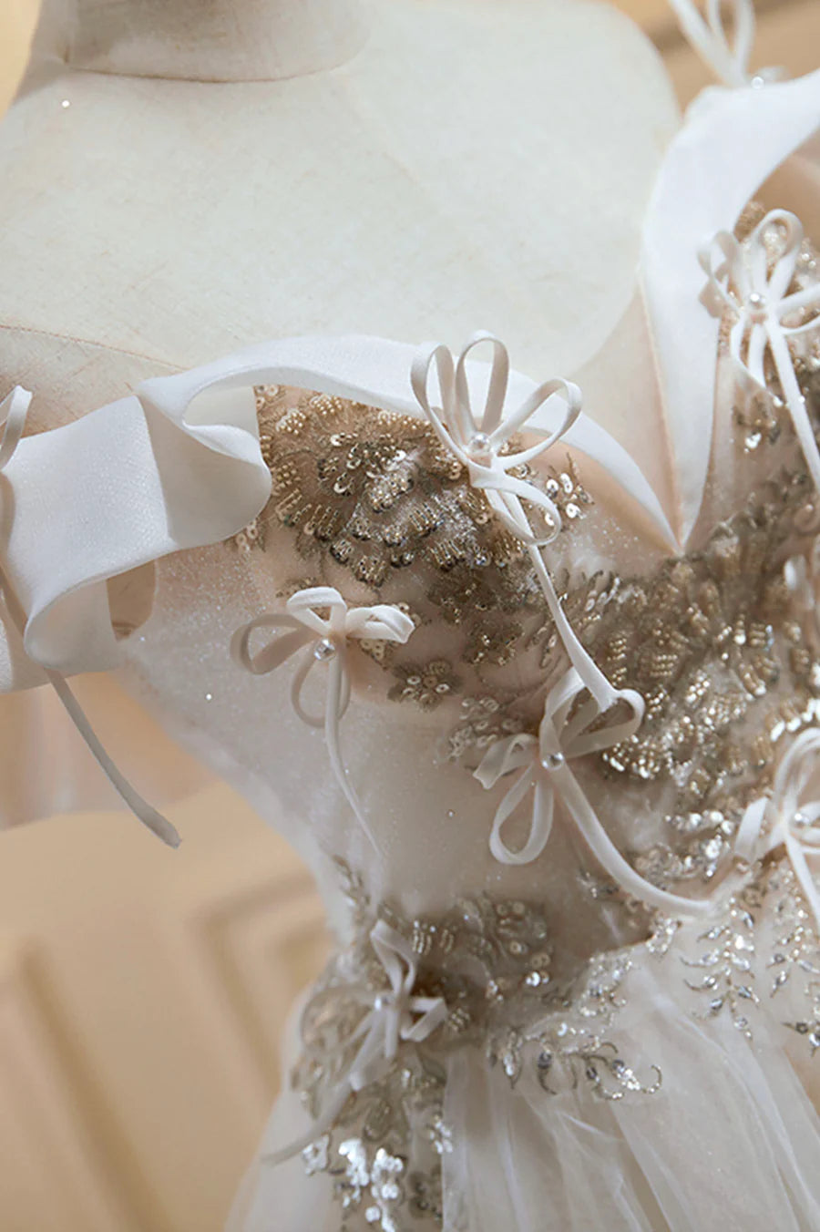 Champagne Lace Sweetheart Neck A-Line Short Homecoming Dress Party Dress