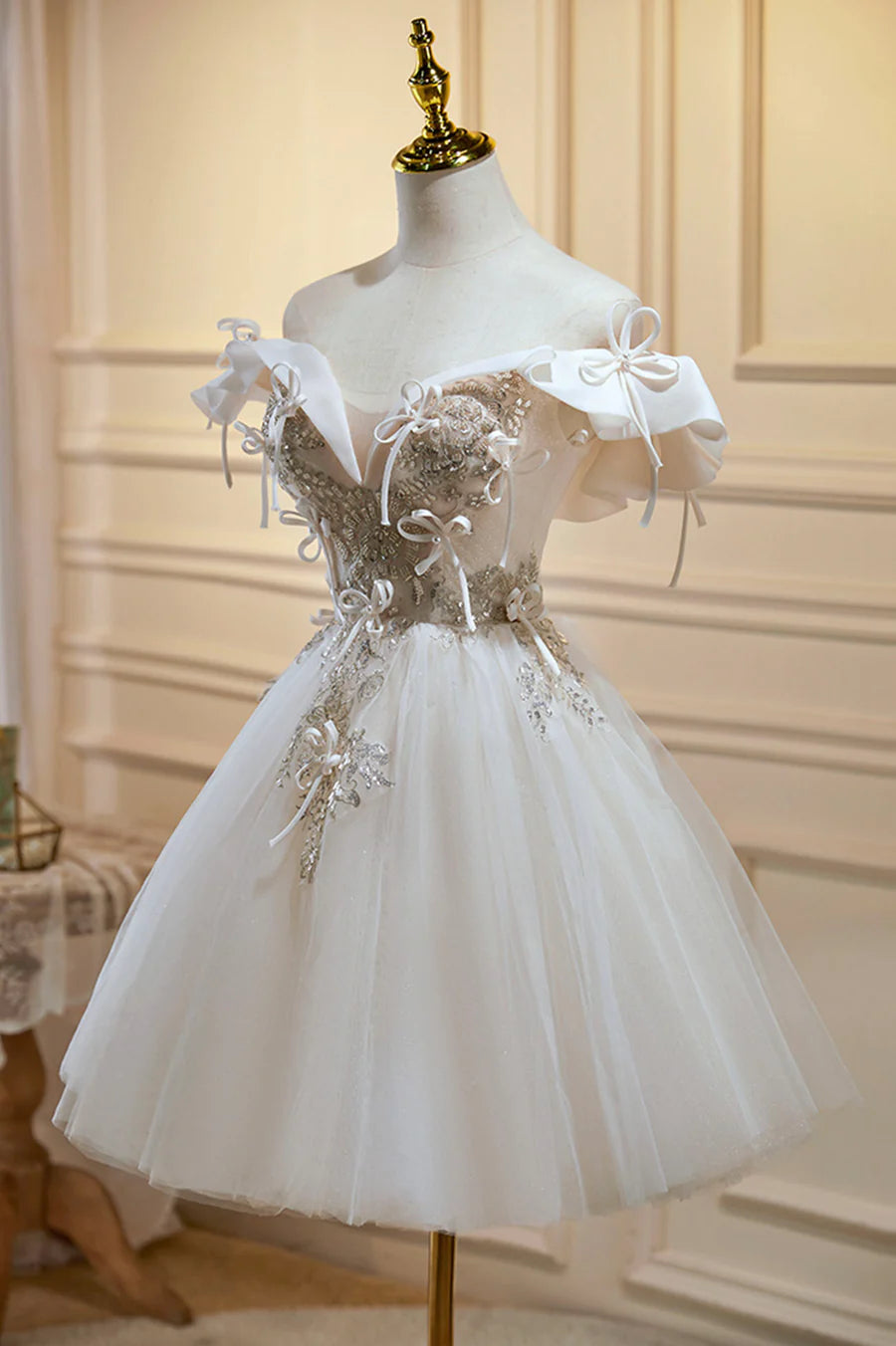 Champagne Lace Sweetheart Neck A-Line Short Homecoming Dress Party Dress