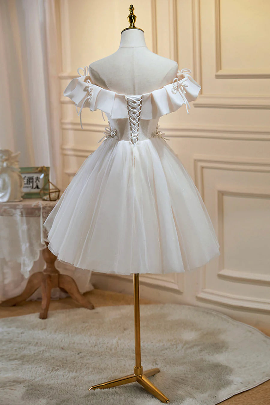 Champagne Lace Sweetheart Neck A-Line Short Homecoming Dress Party Dress