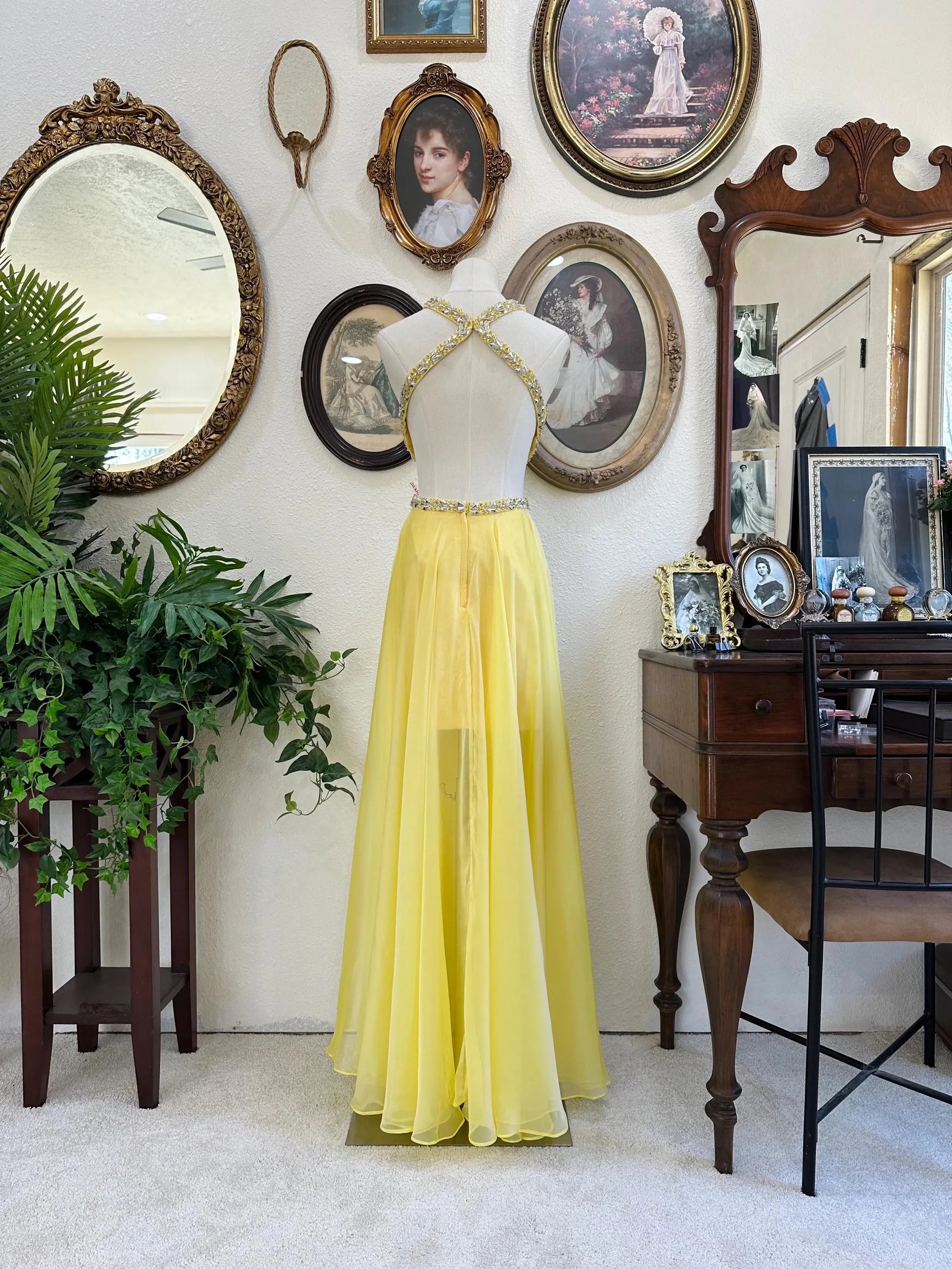 Charming A-Line Halter Neck Rhinestone Open Back Chiffon Yellow Floor-Length Prom Dress