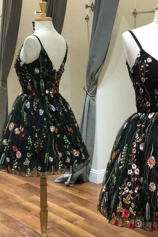 Charming A-Line V-Neck Lace Floral-Embroidered Tulle Black Short Homecoming Dress