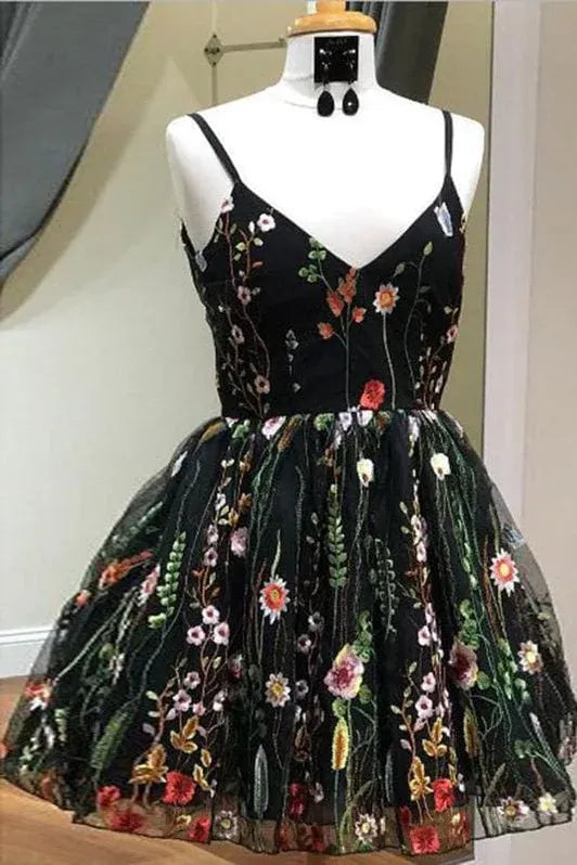 Charming A-Line V-Neck Lace Floral-Embroidered Tulle Black Short Homecoming Dress