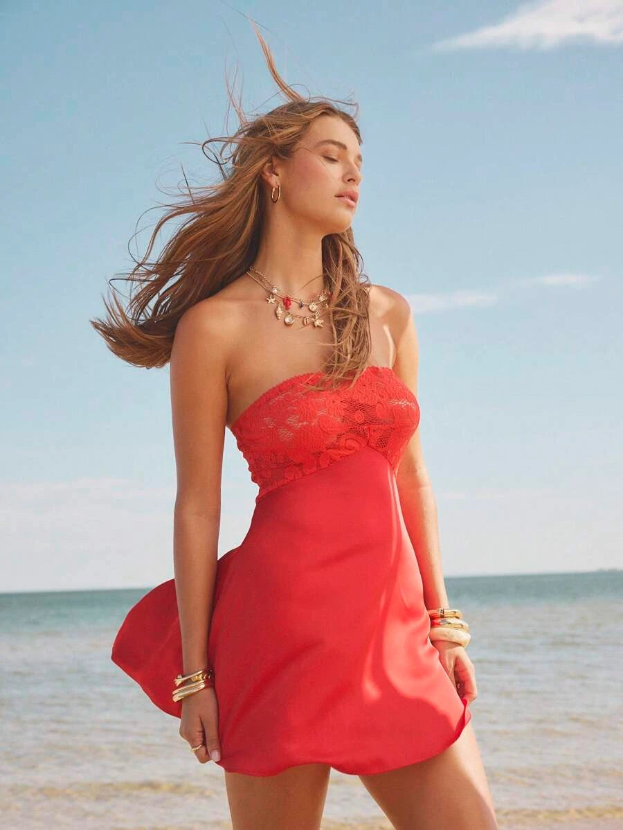 Charming A-Line Strapless Lace Solid Color Red Mini Homecoming Dress