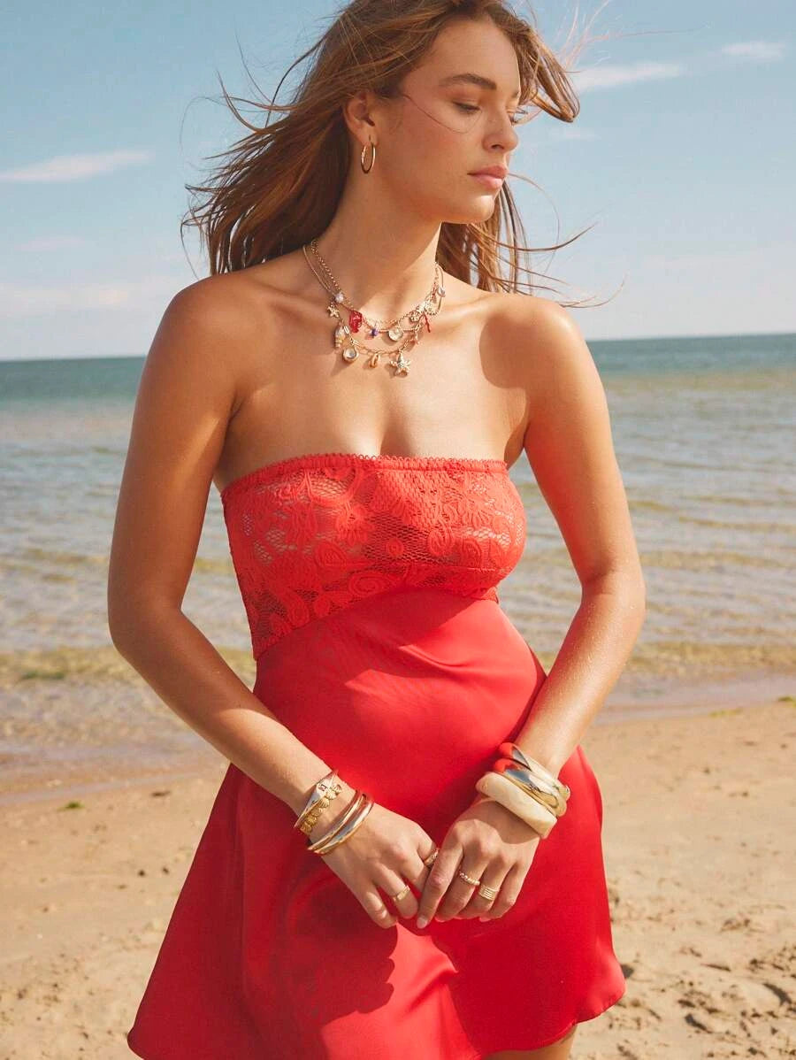 Charming A-Line Strapless Lace Solid Color Red Mini Homecoming Dress