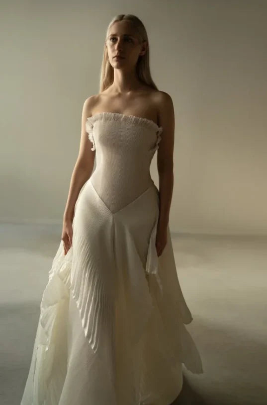 Chic Beige Strapless Sleeveless Pleated Contrast Color Stitching Long Prom Dress With Asymmetrical Hem