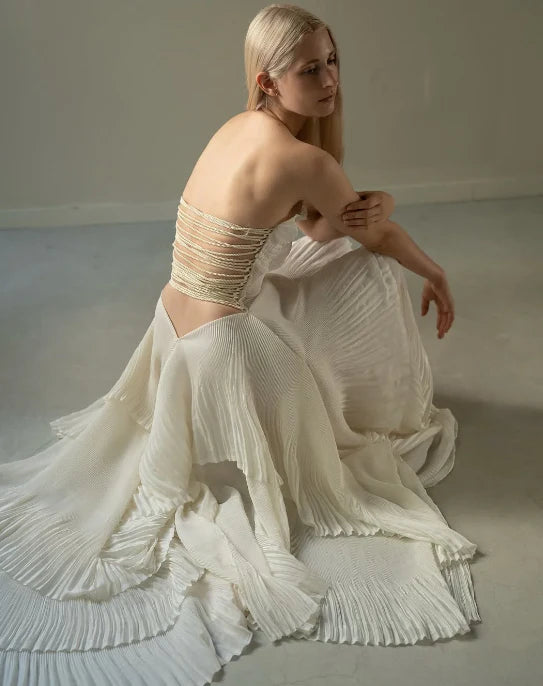 Chic Beige Strapless Sleeveless Pleated Contrast Color Stitching Long Prom Dress With Asymmetrical Hem