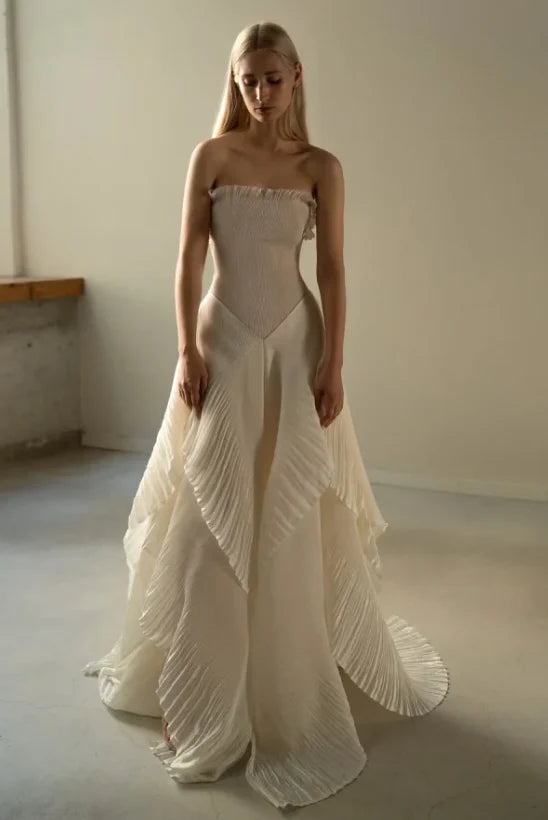 Chic Beige Strapless Sleeveless Pleated Contrast Color Stitching Long Prom Dress With Asymmetrical Hem