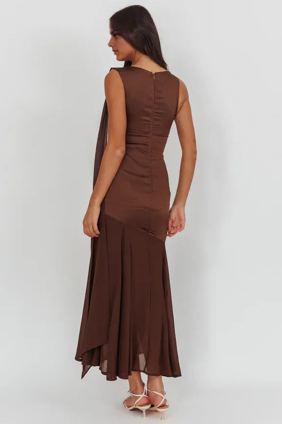 Chic Neck Keyhole Bust Chocolate Maxi Prom Dress With Streamer