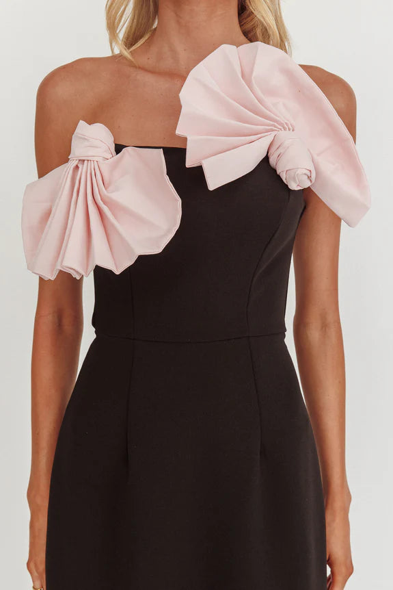 Chic Strapless Sleeveless Concertina Decoration Black Mini Homecoming Dress