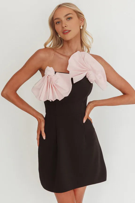 Chic Strapless Sleeveless Concertina Decoration Black Mini Homecoming Dress