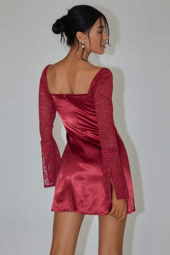 Chic Sweetheart Long Sleeves Tie Lace Bust Wine Mini Homecoming Dress