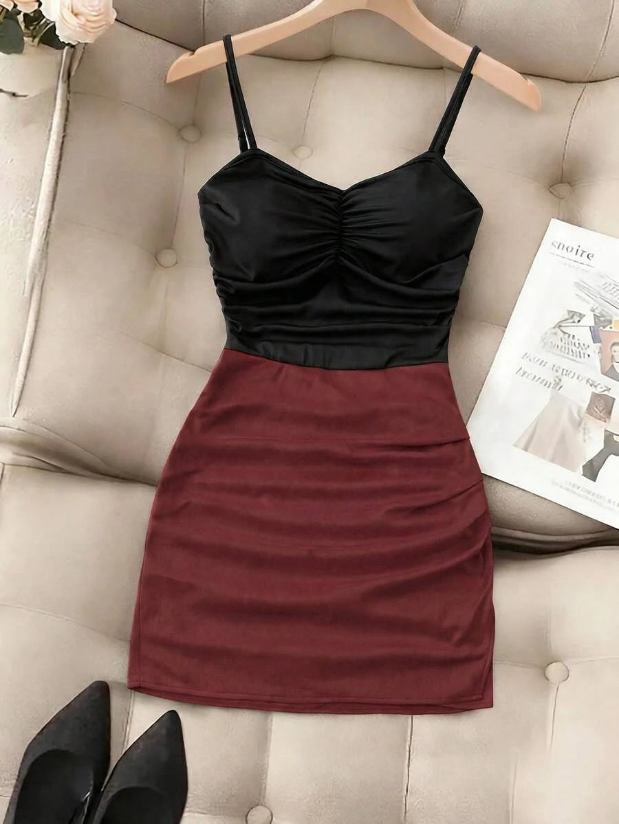 Chic Bodycon Sweetheart Ruched Two-Tone Black Burgundy Mini Homecoming Dress