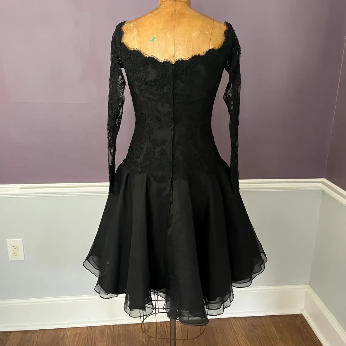 Classic A-line V Neck Long Sleeves Lace Organza Black Mini Homecoming Dress