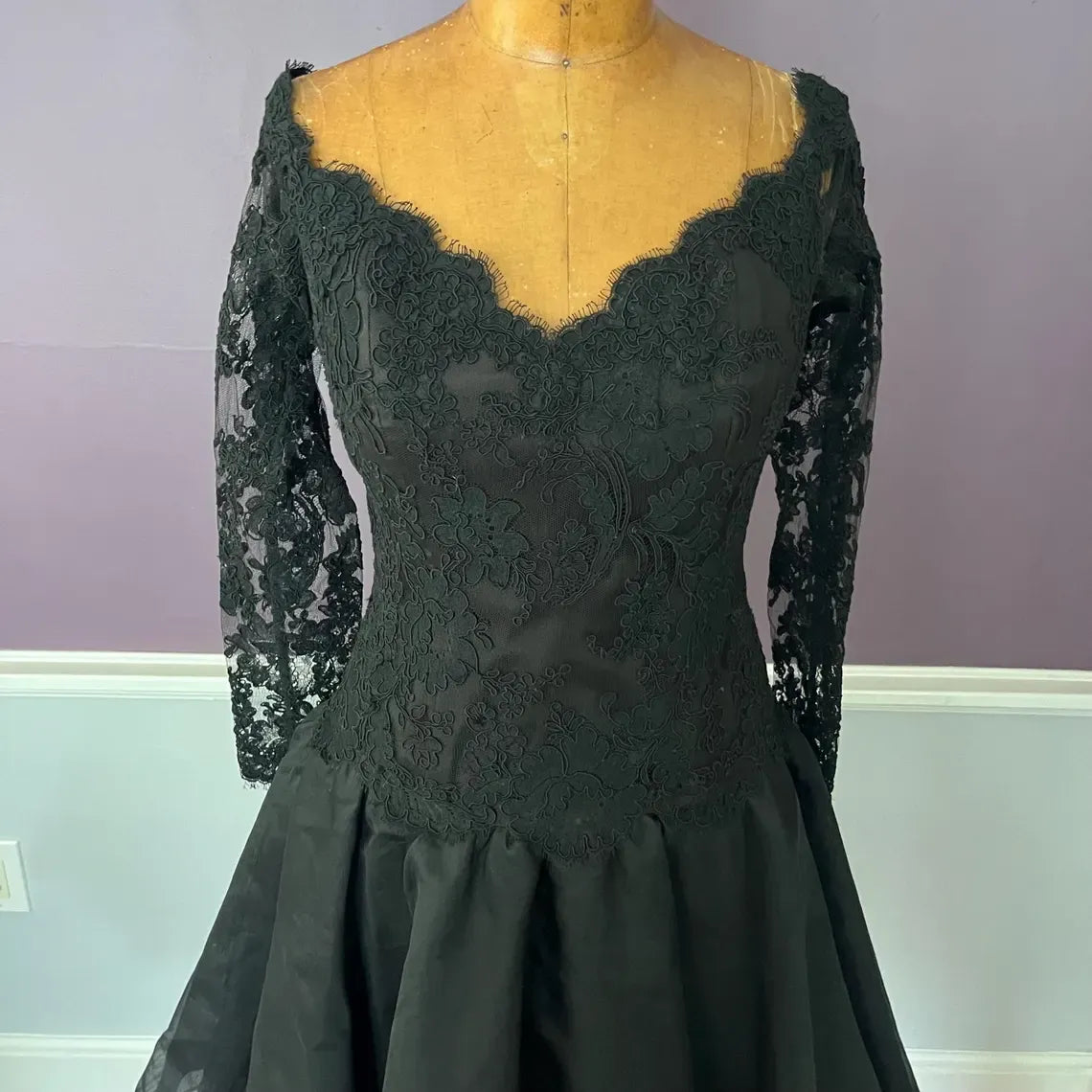 Classic A-line V Neck Long Sleeves Lace Organza Black Mini Homecoming Dress