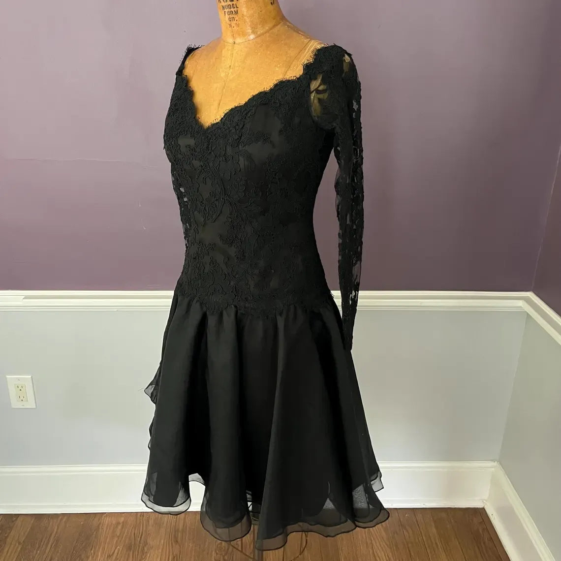 Classic A-line V Neck Long Sleeves Lace Organza Black Mini Homecoming Dress