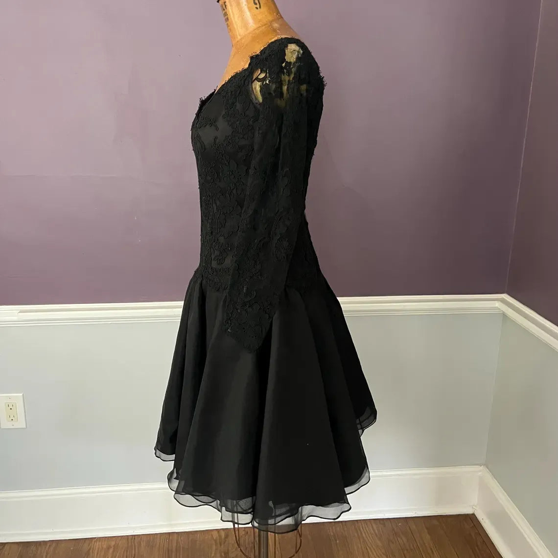 Classic A-line V Neck Long Sleeves Lace Organza Black Mini Homecoming Dress