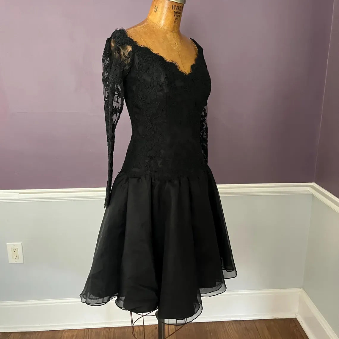Classic A-line V Neck Long Sleeves Lace Organza Black Mini Homecoming Dress