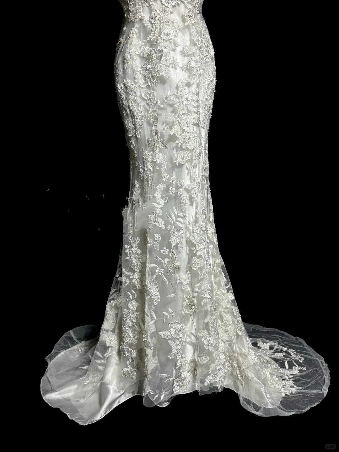 Classy Ivory Floral Lace V Neckline Mermaid Long Wedding Dress Bridal Dresses With Train