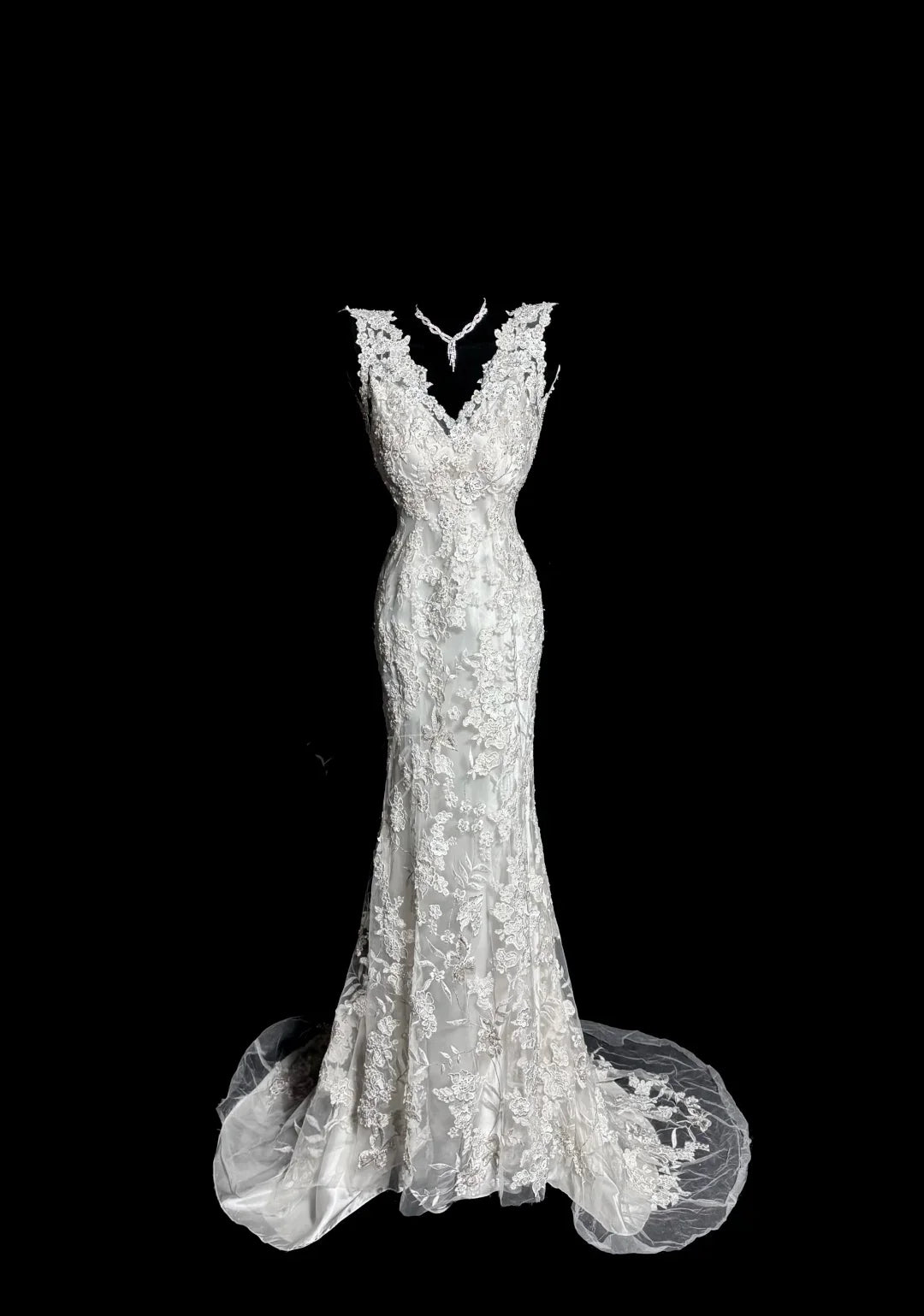 Classy Ivory Floral Lace V Neckline Mermaid Long Wedding Dress Bridal Dresses With Train