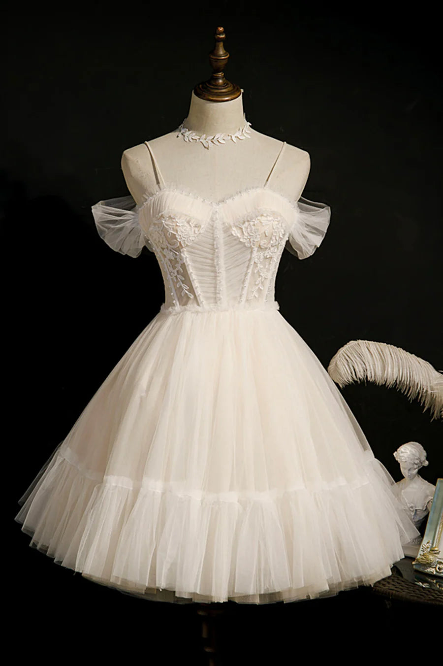 Cute Tulle Lace Beaded Applique Spaghetti Strap Short Party Dresses A-Line Homecoming Dresses