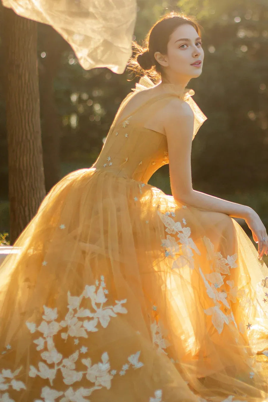 Discount Pretty A-Line Bodycon Tulle Lace Yellow Long Prom Dress With Applique