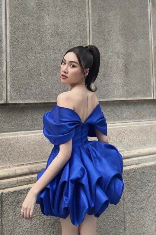 Model wearing an elegant blue off-shoulder mini homecoming dress, back view.
