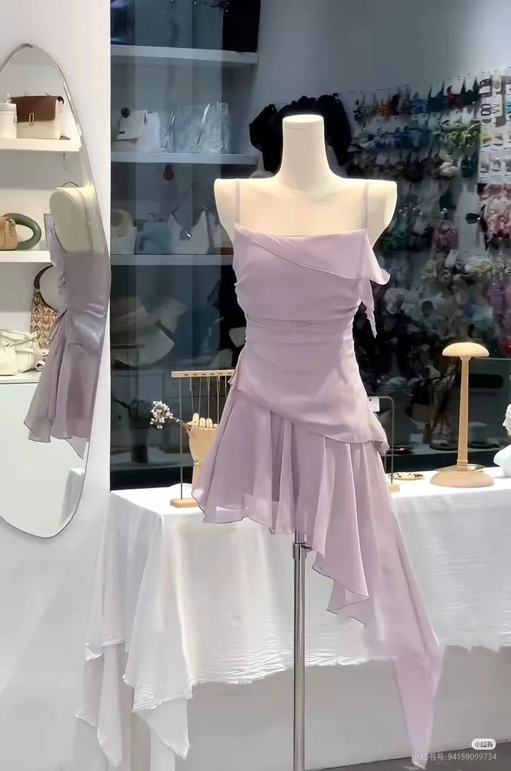 Model wearing an elegant purple spaghetti strap A-line short chiffon homecoming dress.