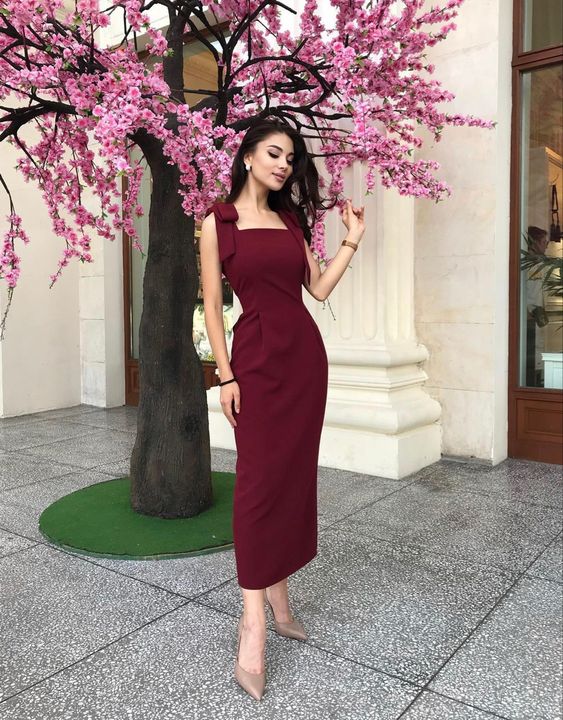 Elegant burgundy A-line V-neck sleeveless prom dress.