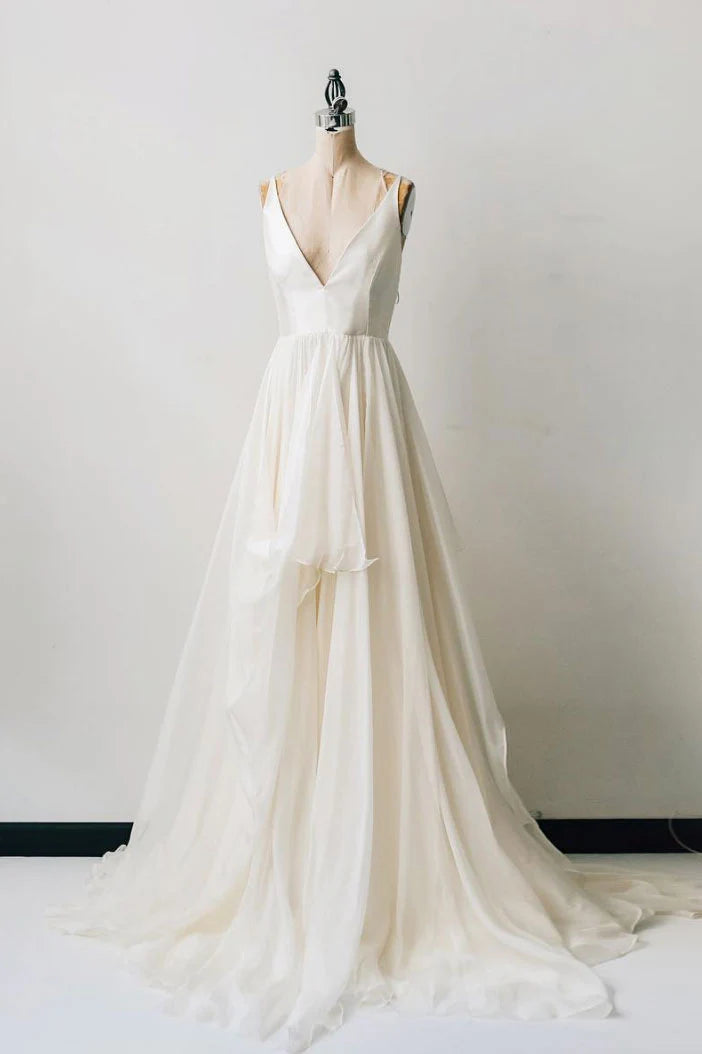 Elegant white V-neck sleeveless chiffon long prom dress.