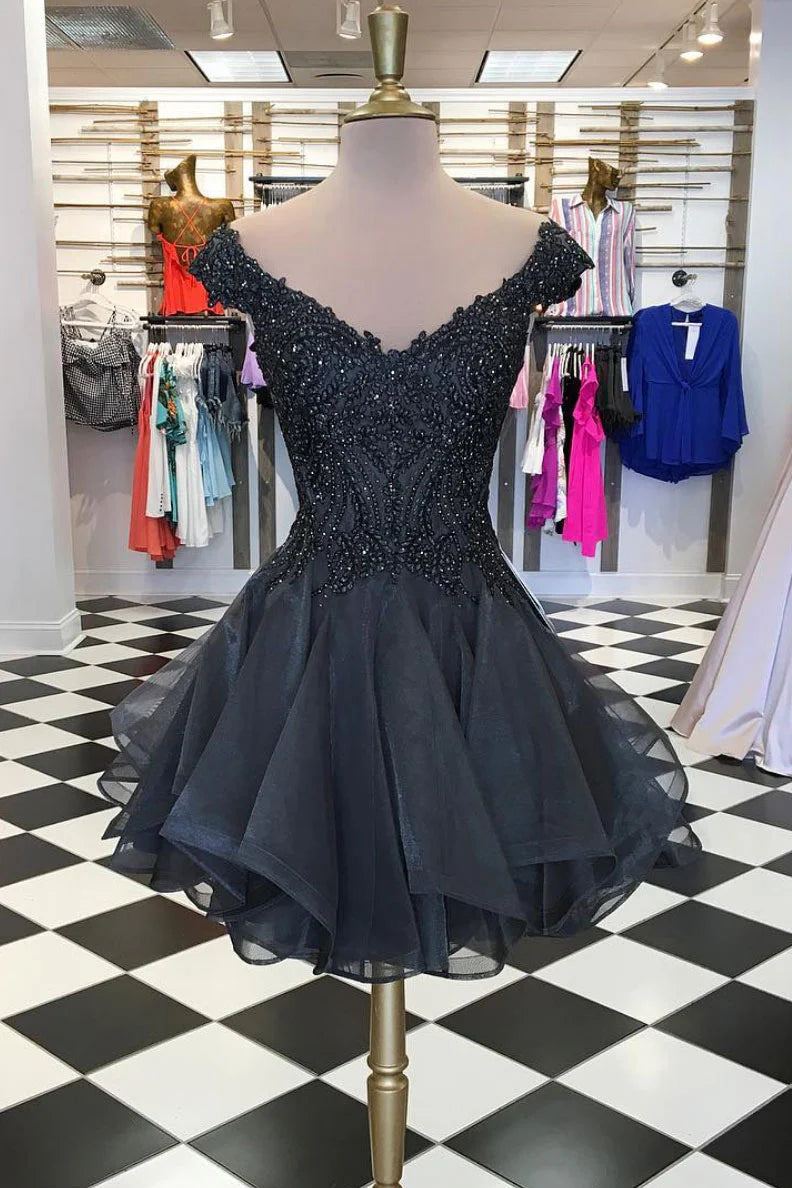Elegant black V-neck short prom dress with tulle and bead embellishments.