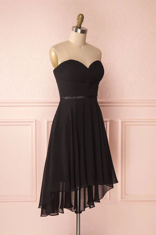 Side view of model in black sweetheart neck short chiffon homecoming dress.