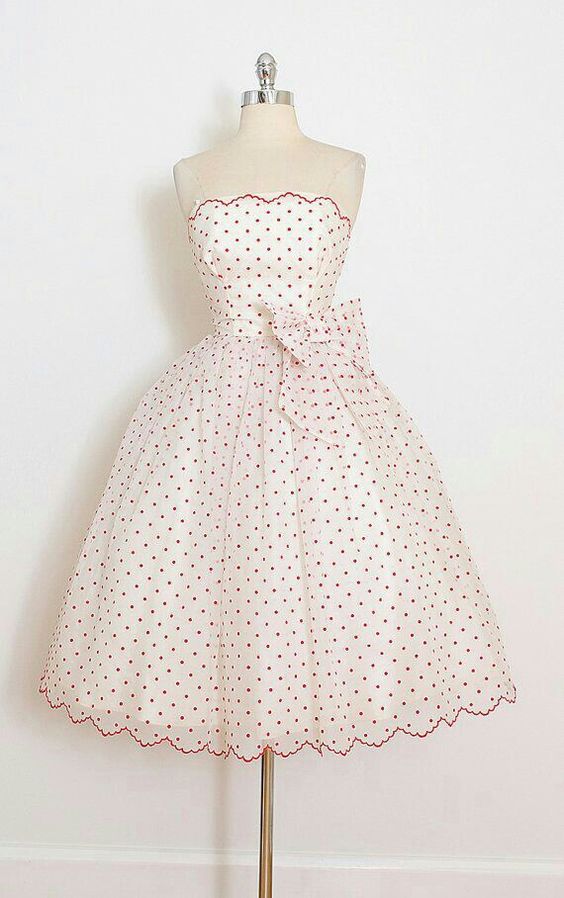 Woman wearing an elegant charming A-line vintage sweet knee-length homecoming dress.